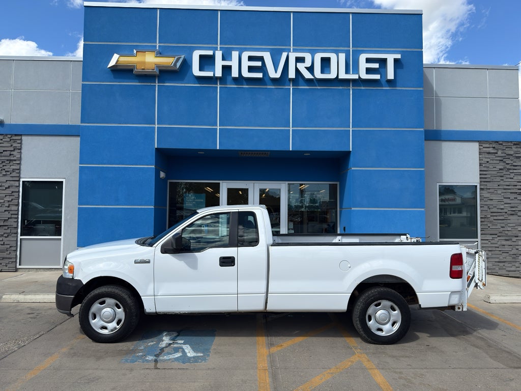 2005 Ford F-150 XL Regular Cab 126-in Styleside's photo