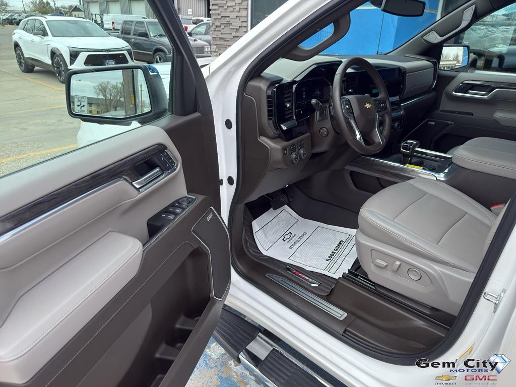 2025 Chevrolet Silverado 1500 LTZ