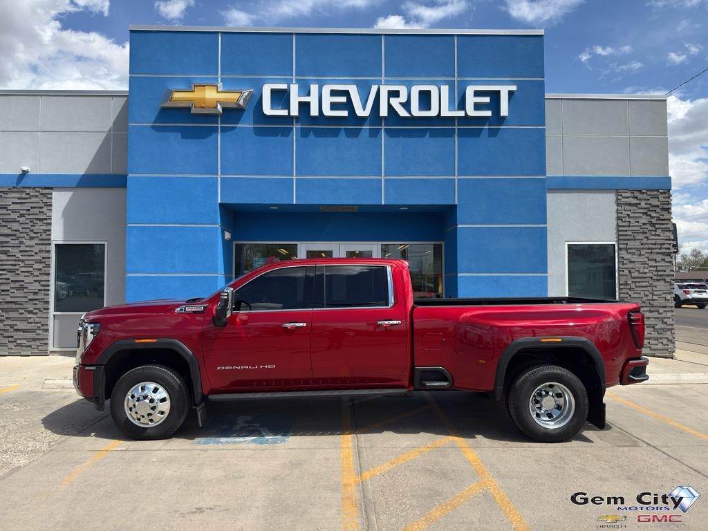2024 GMC Sierra Denali 4WD Crew Cab Standard Box SRW's photo