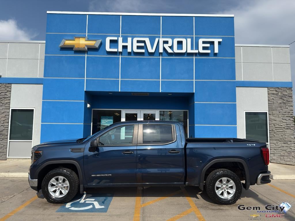 2022 GMC Sierra 4WD Crew Cab Short Box Pro's photo