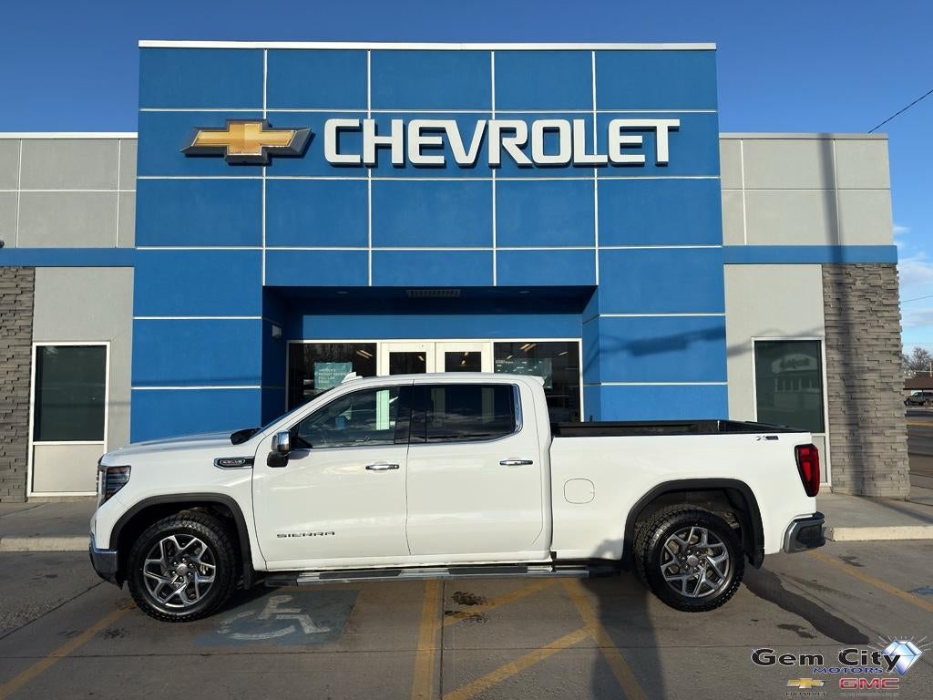 2023 GMC Sierra 4WD Crew Cab Short Box SLT's photo
